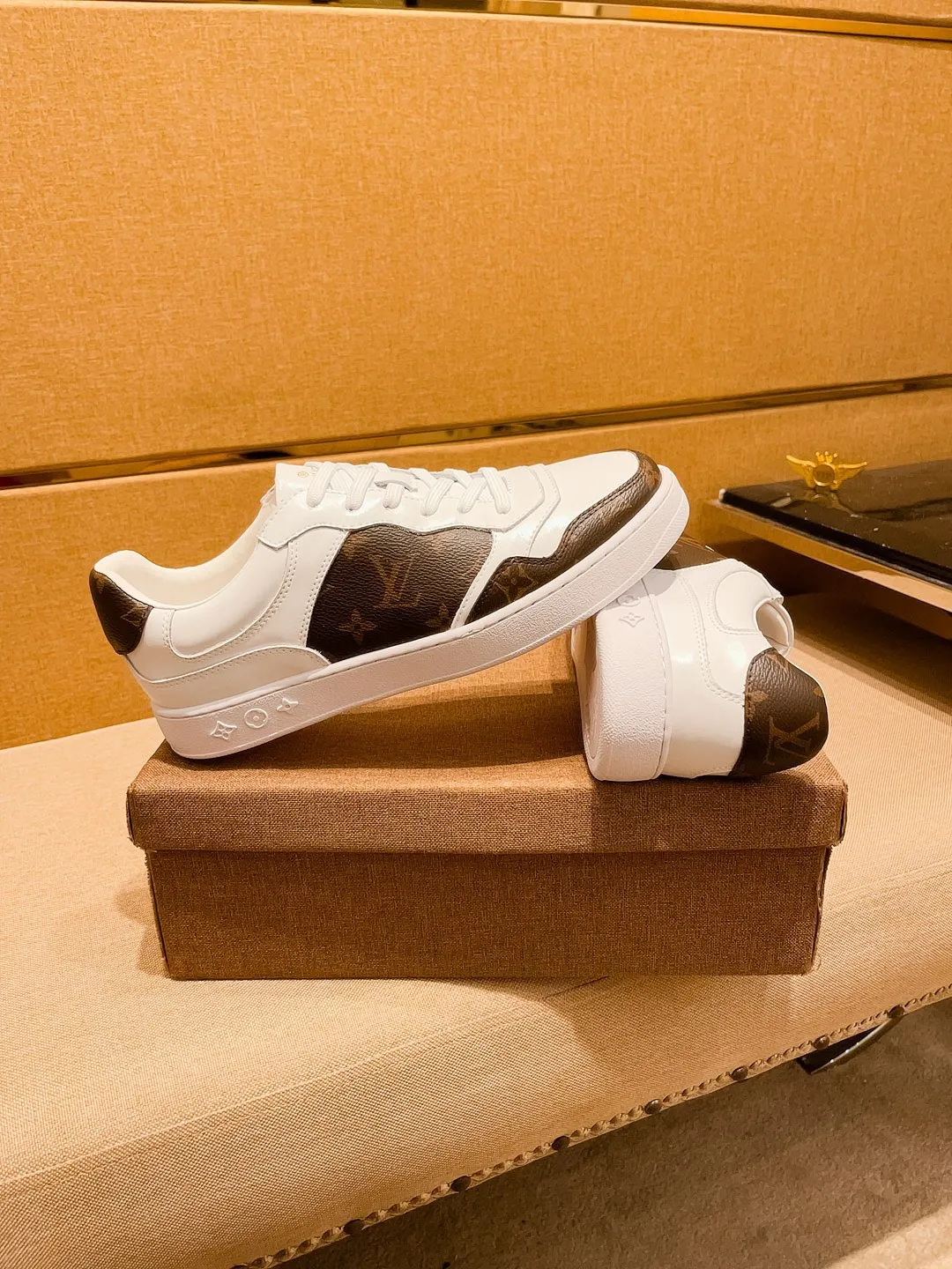 Men's shoes💰 400💰[LV]🔥Louis Vuitton, high-end men's shoes brand, official website 1:1 latest masterpiece: the upper is made of Italian imported first-layer cowhide with a comfortable and breathable lining➕original non-slip and wear-resistant outsole🔥, making walking more convenient and comfortable! An exclusive new model, a stunning work, a beautiful 1:1 replica [color] compared to the official quality! Create a fashionable personality to set off your uniqueness! A must-have for trendy men! Classic🔥Size: 38-44 Color: 🔥Multiple colors available🔥